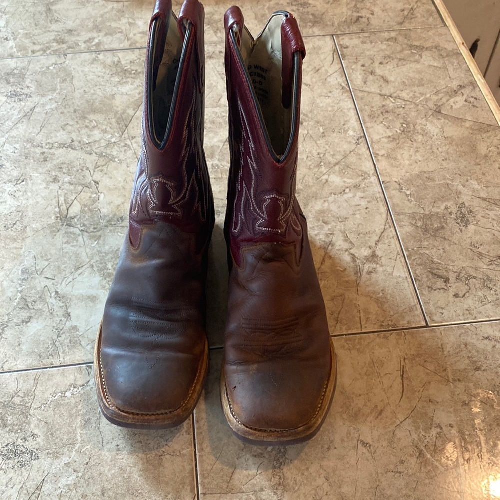 Used Old West boys boots